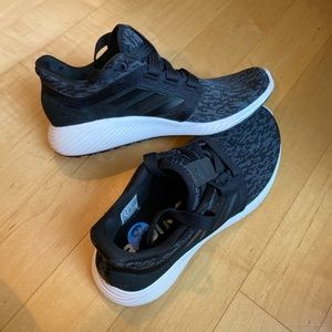 Womens Adidas edge lux running shoe in size 6 1/2. black and grey design
